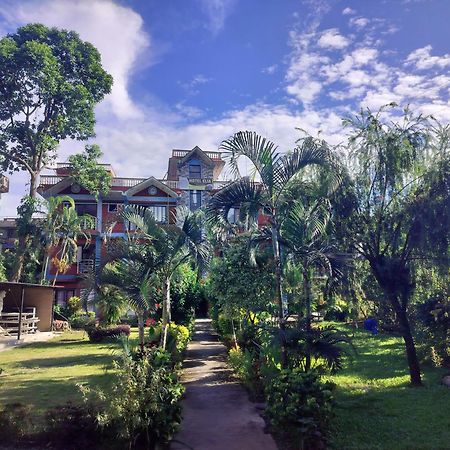 Hotel New Elia Pokhara Extérieur photo