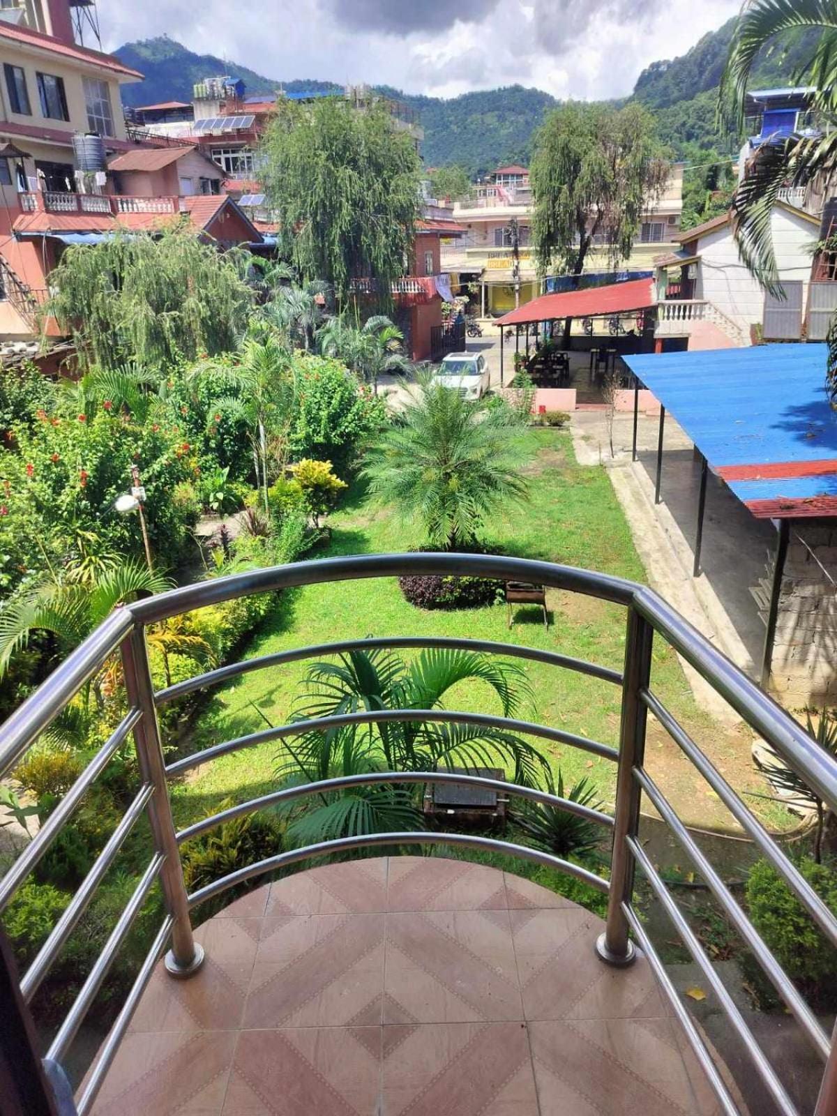 Hotel New Elia Pokhara Extérieur photo