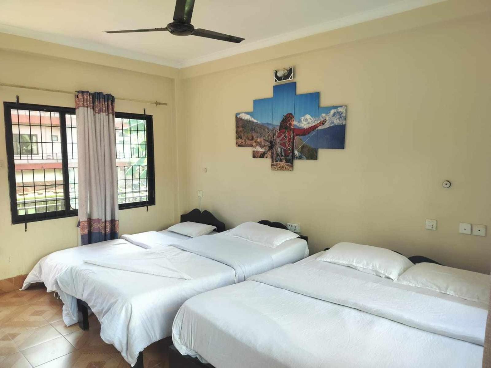 Hotel New Elia Pokhara Extérieur photo