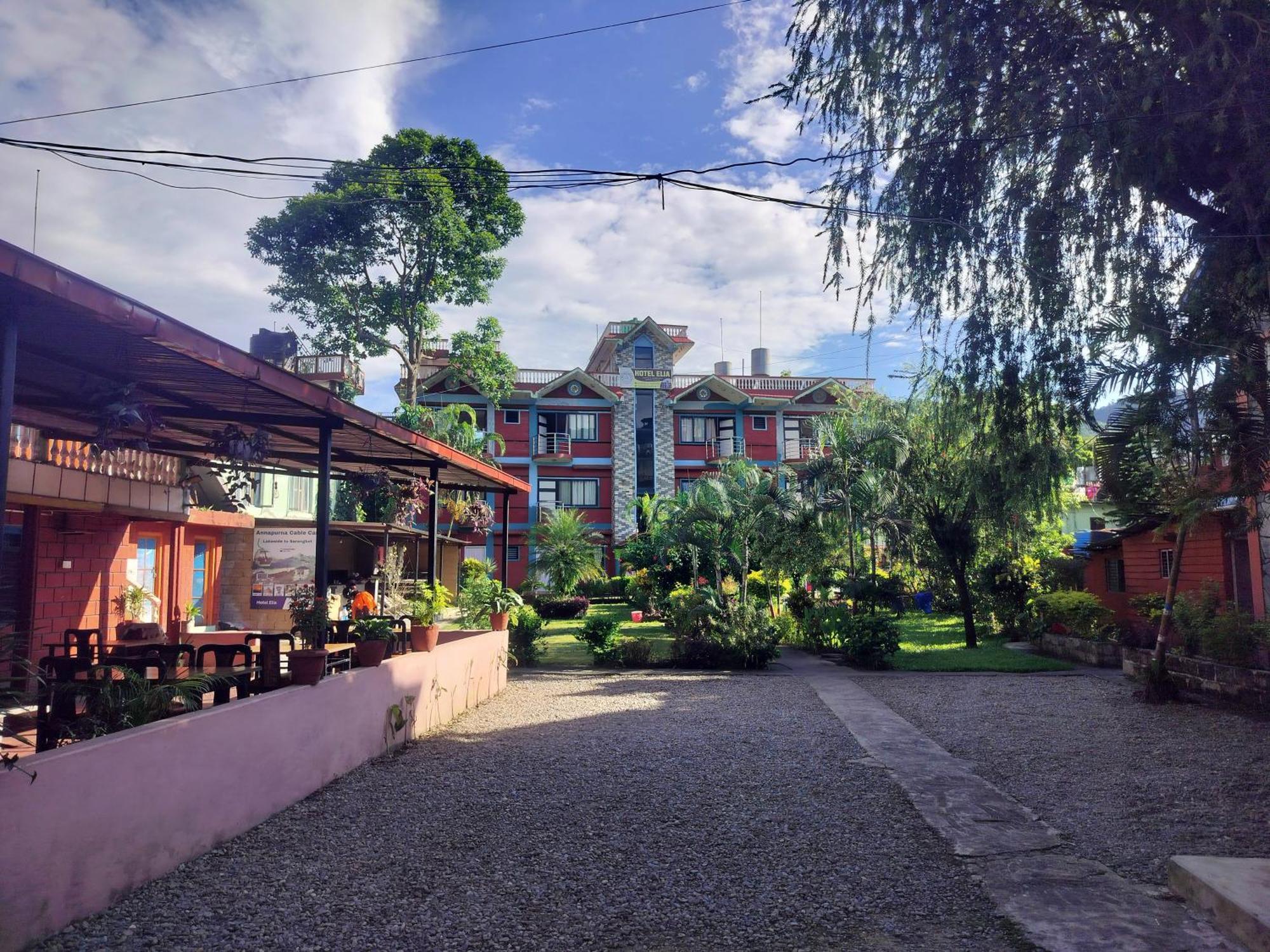 Hotel New Elia Pokhara Extérieur photo